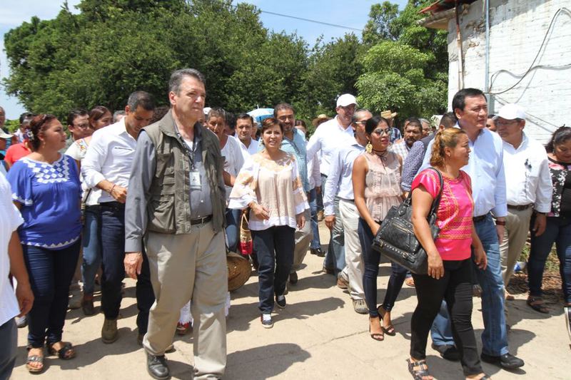 Encabeza RRB entrega de apoyos de reconstrucción en Oaxaca