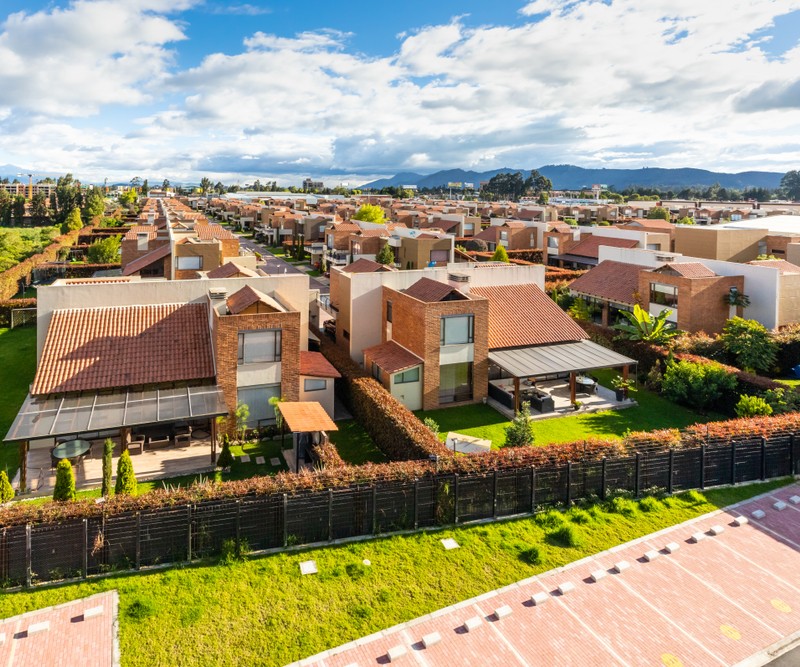 Tras caída en demanda, precios de vivienda bajarán en Colombia: expertos