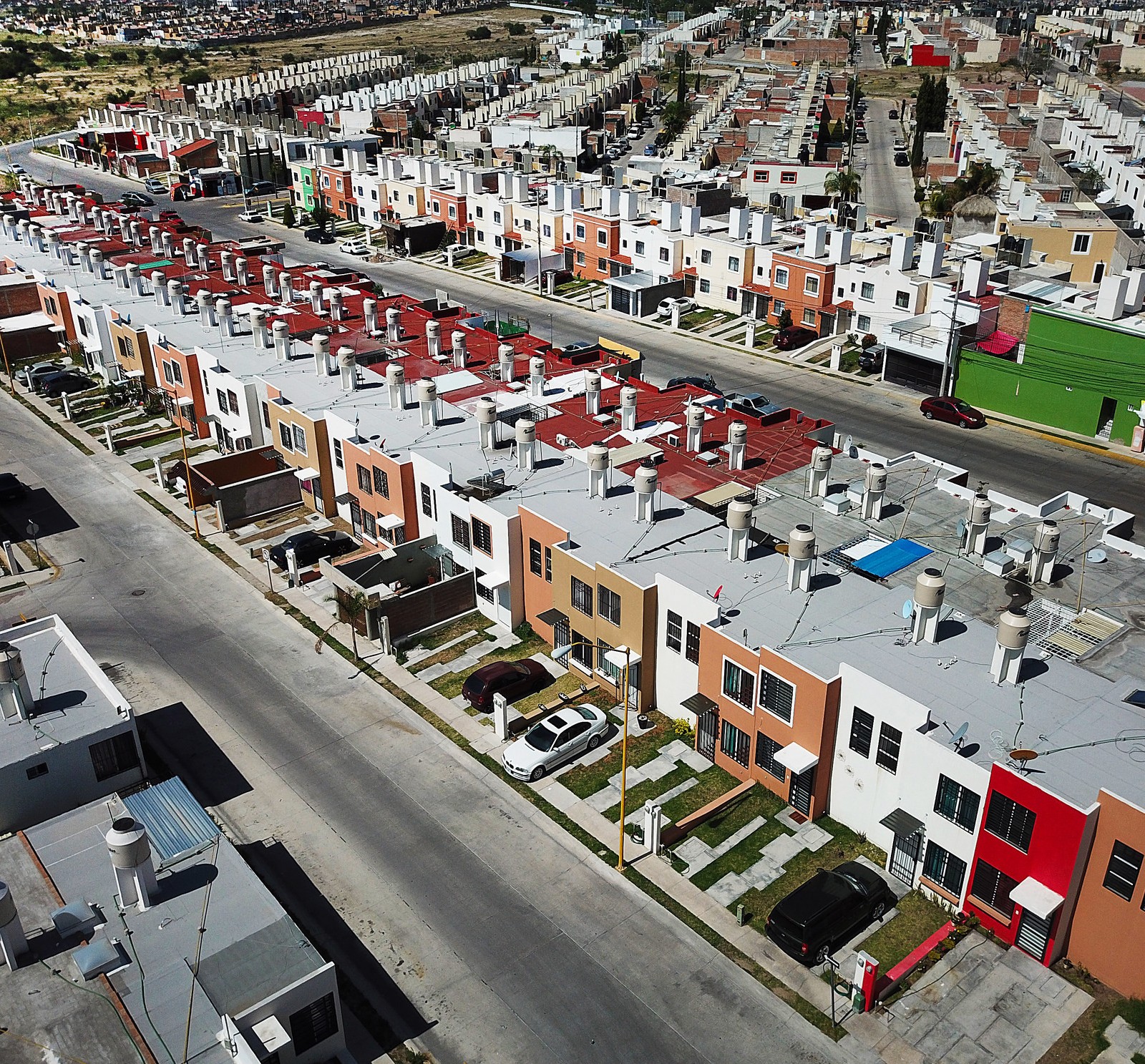 Vivienda social cae 64% en 10 años y aprieta oferta asequible