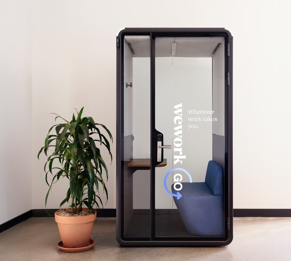 WeWork lanza cabinas privadas para trabajar en espacios de alto tránsito