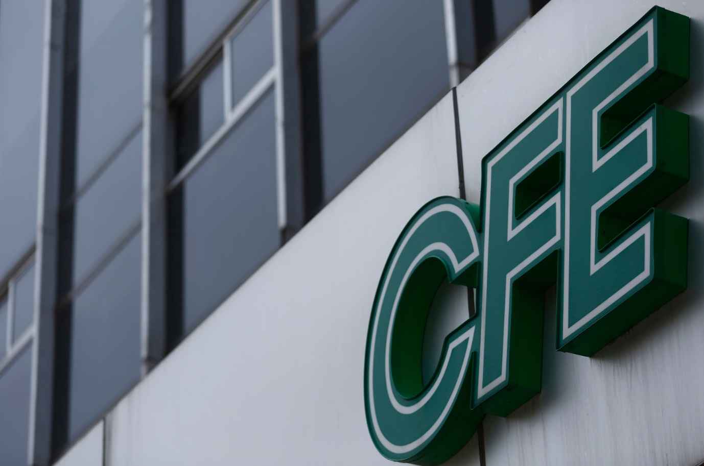 CFE registra baja de 9% en ingresos por venta - cfe11