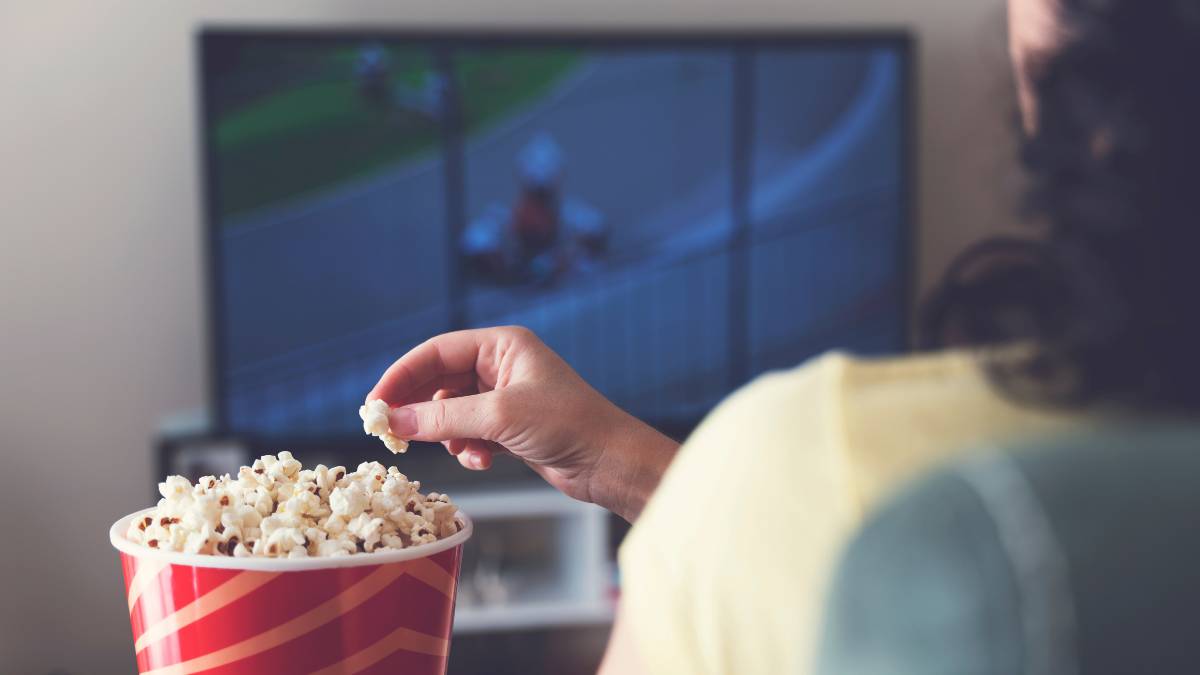 Ante la avalancha de estrenos, descubre por qué leer reseñas y crítica especializada es tu mejor arma para no tirar tu dinero en taquilla.