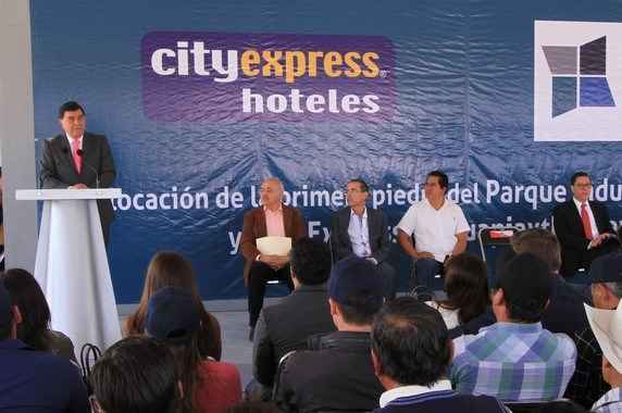 Lo Mejor del Año: Colocan primera piedra City Express Cuapiaxtla