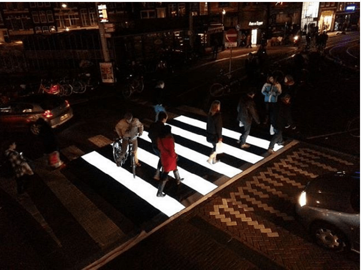 Implementan cruces luminosos en Amsterdam