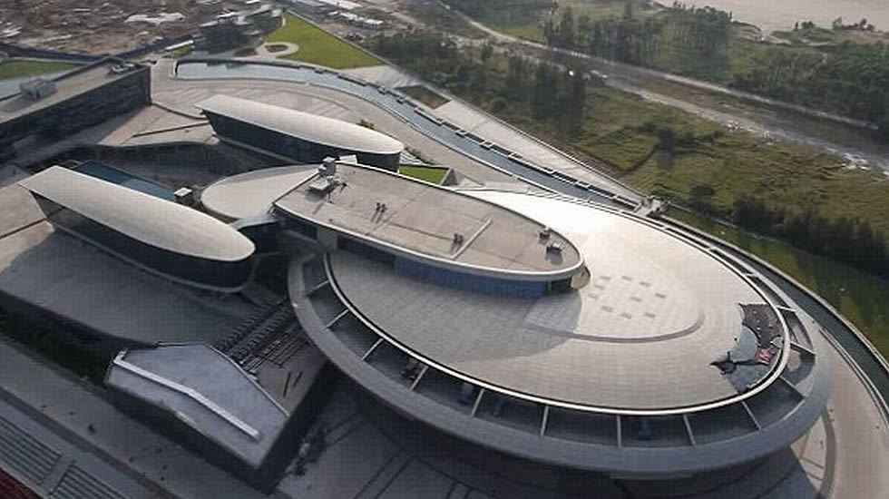 Magnate chino construye complejo de oficinas tipo nave espacial - enterprise hori