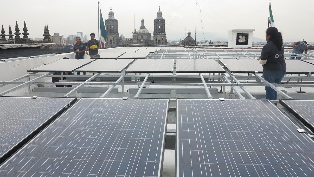 Instalan paneles solares en Palacio del Ayuntamiento