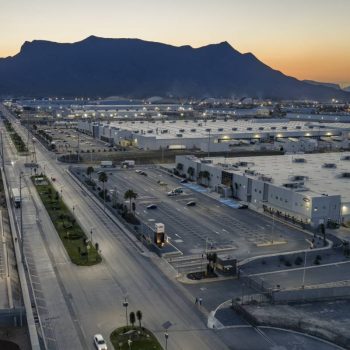 Fibra Mty prepara una segunda OPA por Fibra Macquarie, con un intercambio de 3.20 CBFIs y una opción en efectivo de 44 pesos por título.