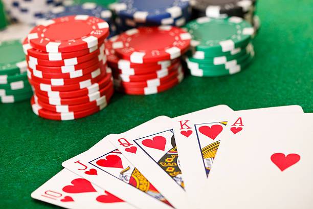 Zone Poker esta diseñado para eliminar el tiempo de espera entre manos mediante un sistema que traslada automáticamente al jugador a una nueva mesa