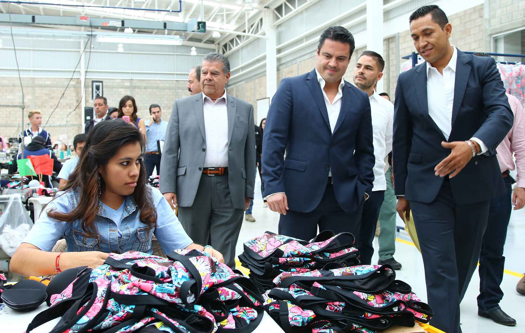 Inauguran nave para industria textil en Jalisco