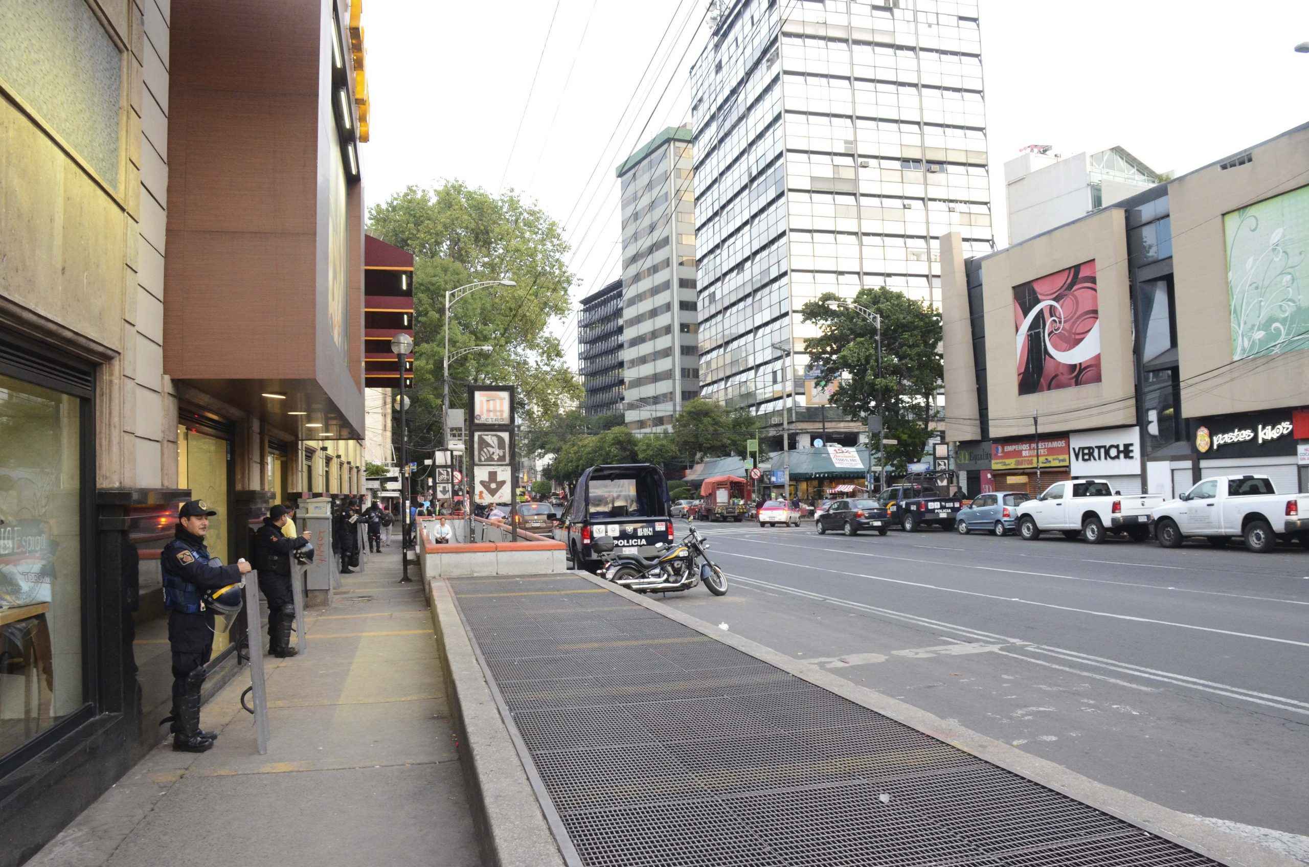 Liberan paso peatonal y accesos a Metro Chilpancingo