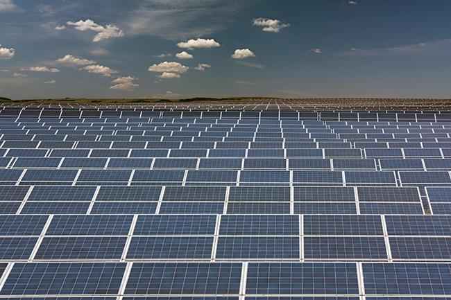 Usuarios de energía solar podrán vender excedentes de electricidad - shutterstock 120117469