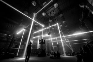 SKALAR, exhibición que explora el impacto de la luz y el sonido - skalar