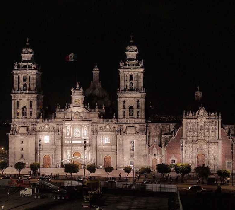 Resaltan belleza arquitectónica de la Catedral Metropolitana de la CDMX -
