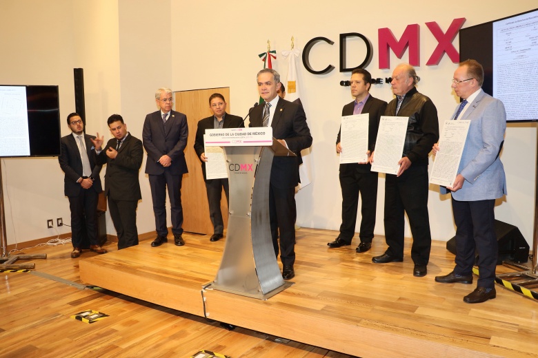 GCDMX entrega certificados a damnificados por el sismo 19S