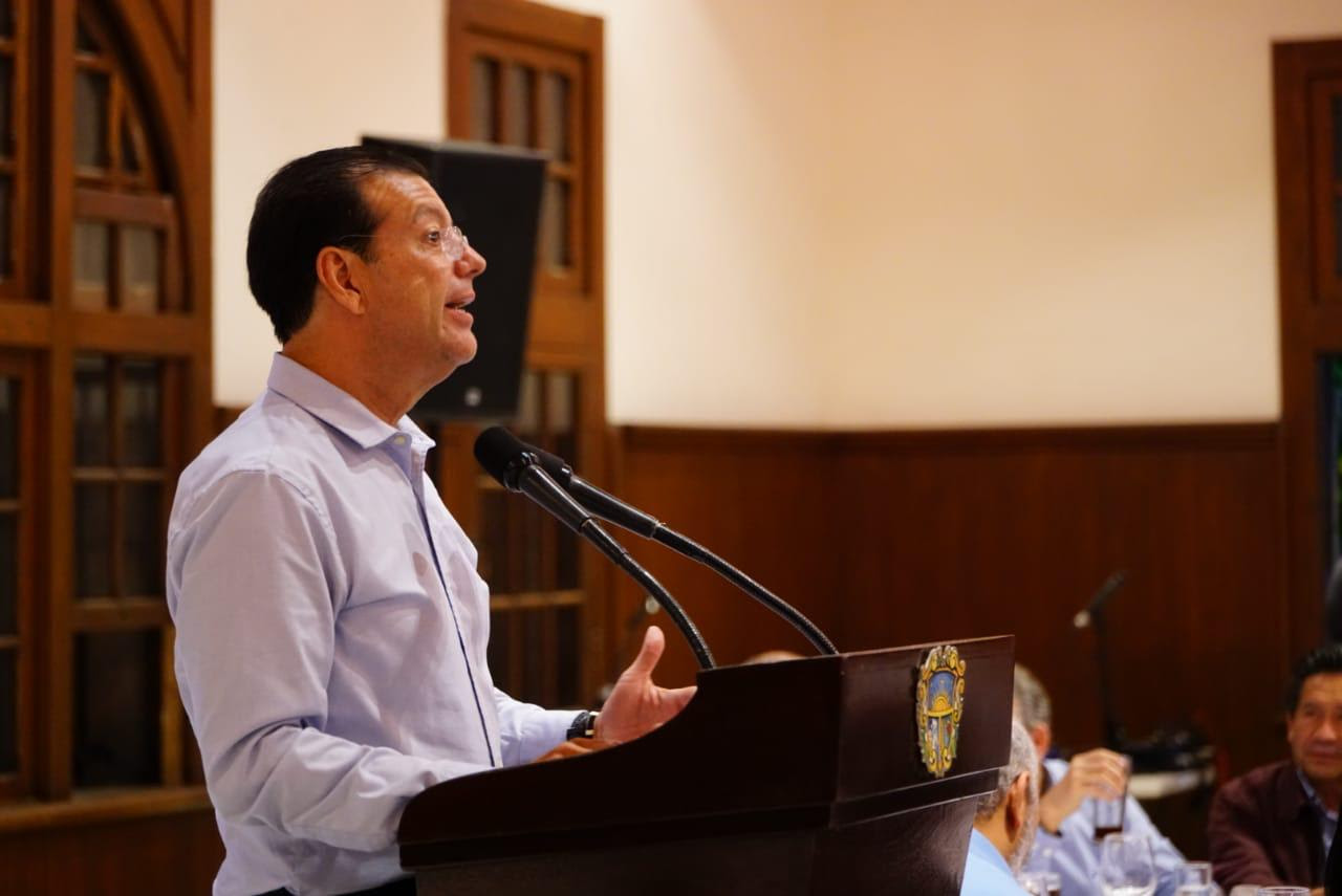 Alejandro López es designado presidente de la AMAM