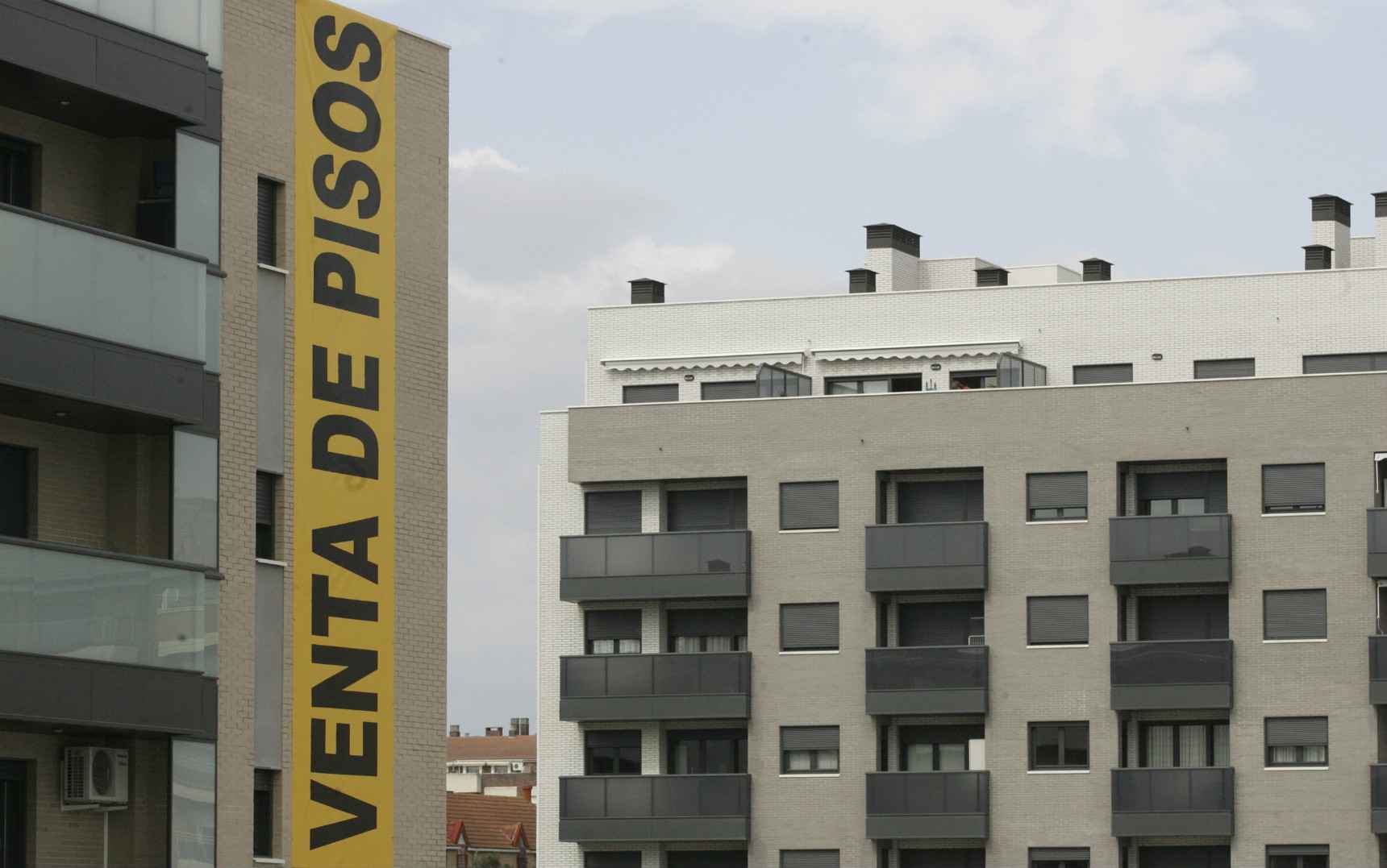 Firma de hipotecas en España subió 26.3% - venta de pisos ok