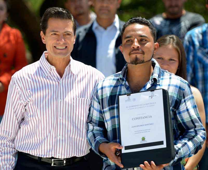 Entregan 200 viviendas a jóvenes zacatecanos