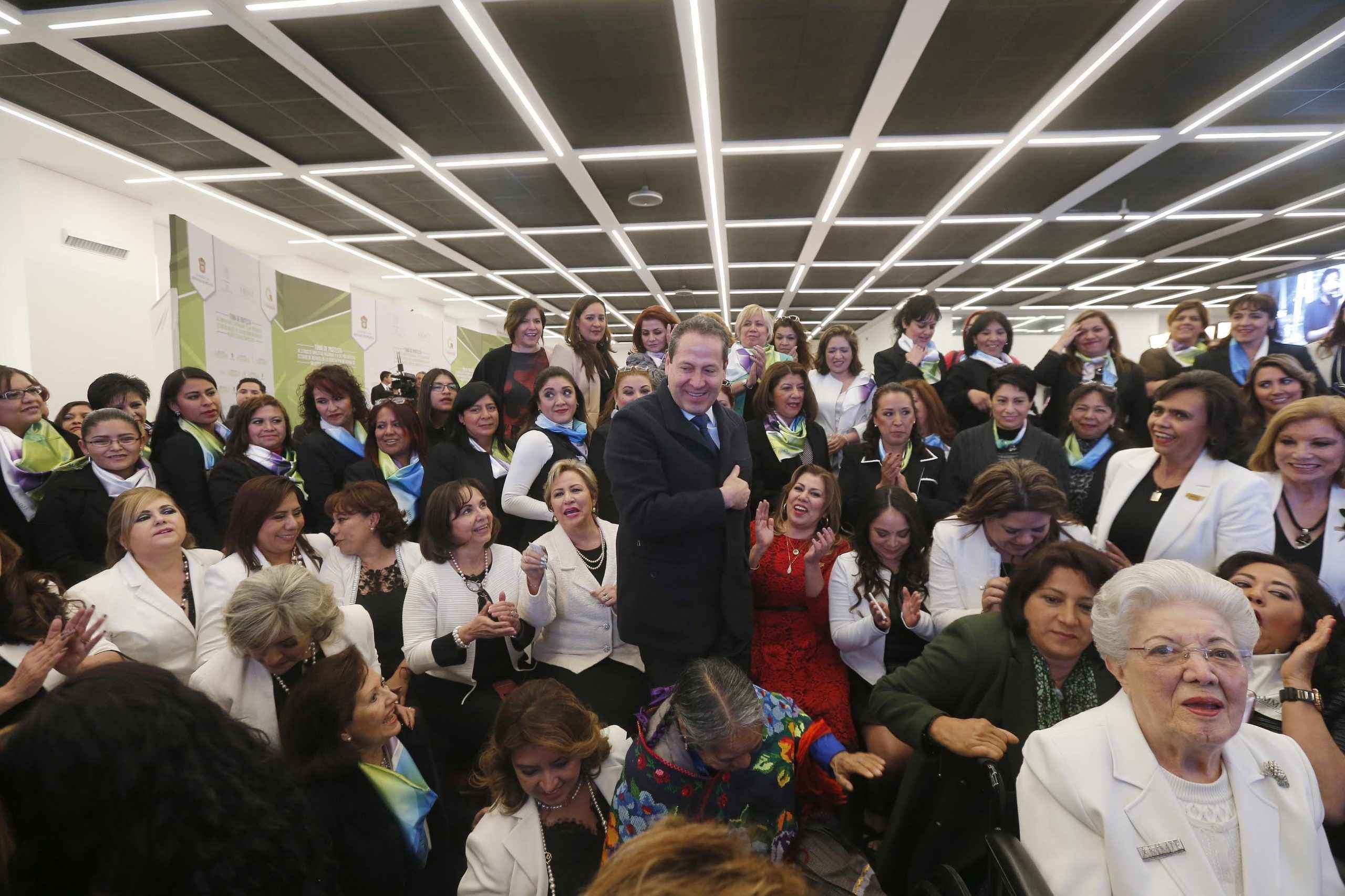 Edomex capacitará a 160,000 mujeres para que inicien su propio negocio